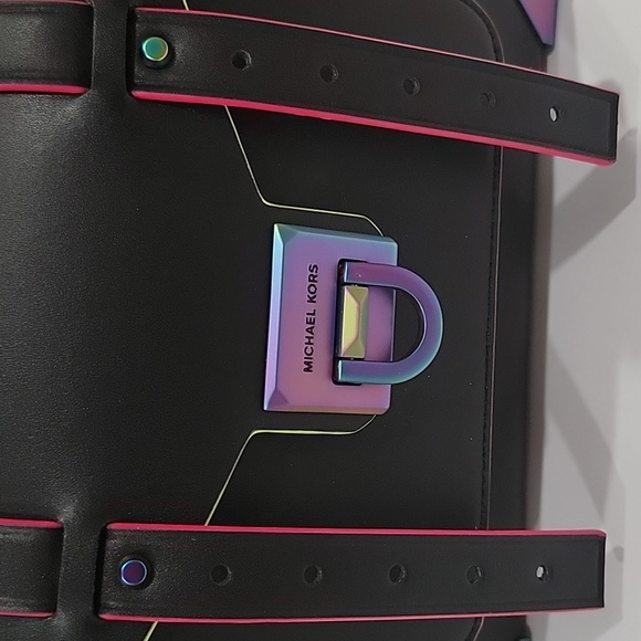 🔥Host Pick🔥Michael Kors Manhattan Satchel, Black with Neon Contrast Trim😍😍 - Picture 2 of 9